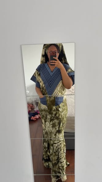 Robe en tissu africain avec manches courtes, parfaite pour un look simple mais élégant